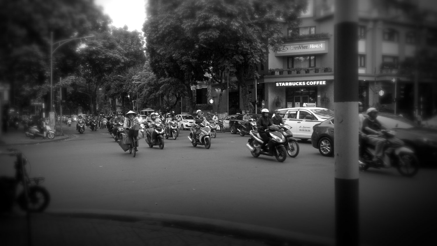Love me Vietnam - Hanoi - Motorbikes